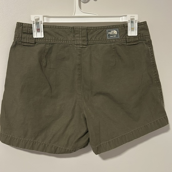 North Face Army Green Pocket Front Shorts Size 4 - Picture 3 of 4
